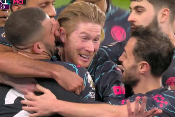 曼城德布勞內八年英超生涯首次用頭球攻破對方球門